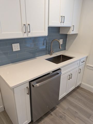 91 Wallingford Rd 3, Boston, MA 02135