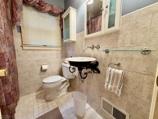 32 Dover Milton Rd, Jefferson Twp., NJ 07438