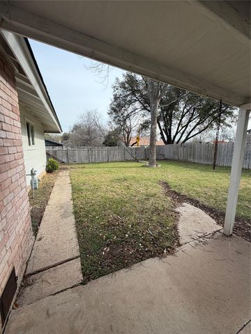 911 Cripple Creek DR, Austin, TX 78758