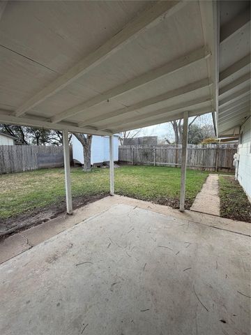 911 Cripple Creek DR, Austin, TX 78758