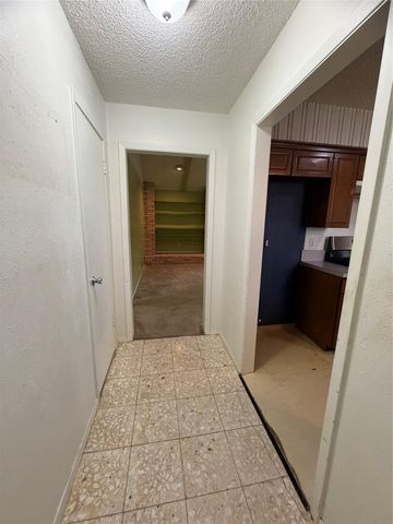 911 Cripple Creek DR, Austin, TX 78758