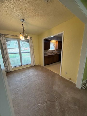 911 Cripple Creek DR, Austin, TX 78758