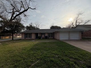 911 Cripple Creek DR, Austin, TX 78758