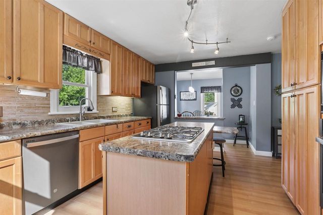 323 E MISSION ROAD, Green Bay, WI 54301