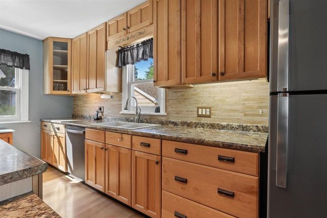 323 E MISSION ROAD, Green Bay, WI 54301