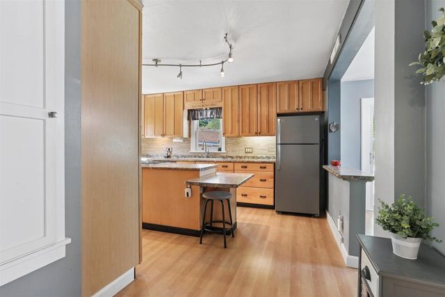 323 E MISSION ROAD, Green Bay, WI 54301