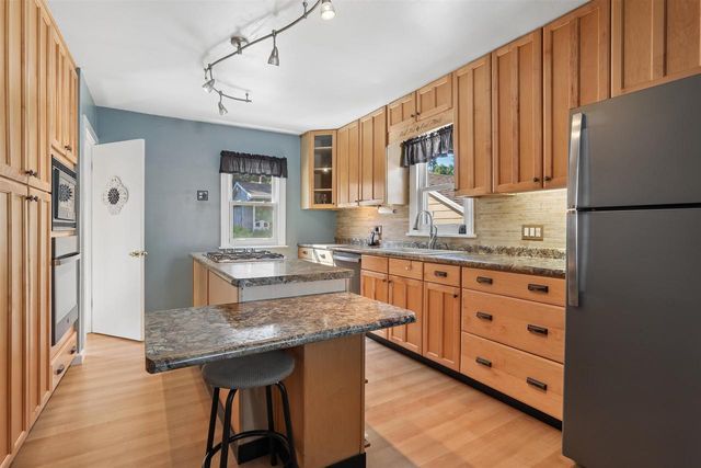 323 E MISSION ROAD, Green Bay, WI 54301