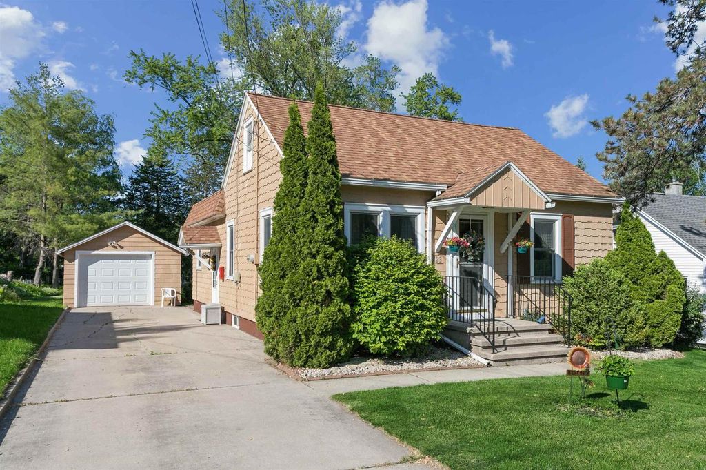 323 E MISSION ROAD, Green Bay, WI 54301