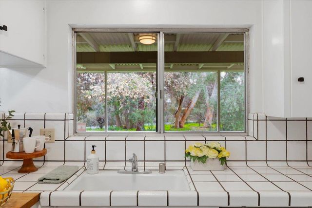 13910 Ravenwood Drive, Saratoga, CA 95070