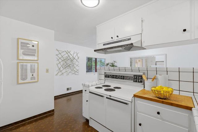 13910 Ravenwood Drive, Saratoga, CA 95070