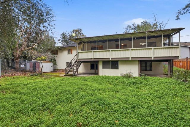 13910 Ravenwood Drive, Saratoga, CA 95070