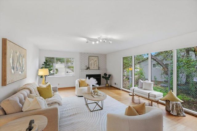 13910 Ravenwood Drive, Saratoga, CA 95070