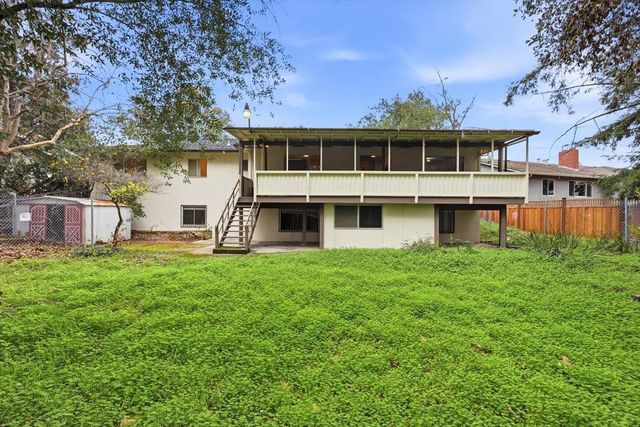 13910 Ravenwood Drive, Saratoga, CA 95070