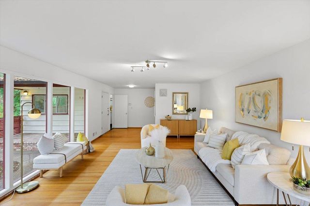 13910 Ravenwood Drive, Saratoga, CA 95070