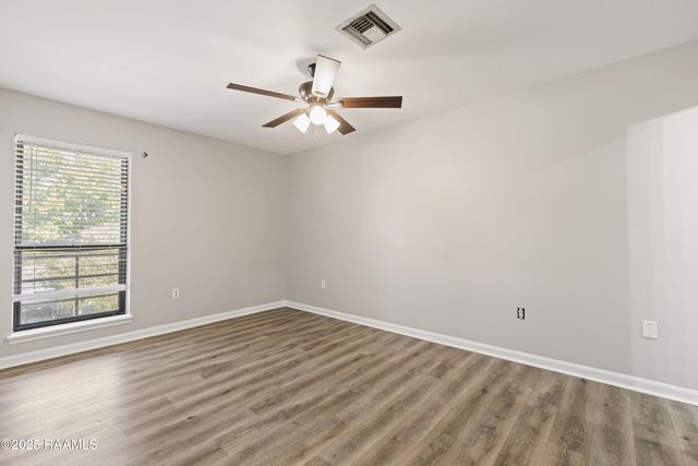 701 S College Road 303, Lafayette, LA 70503