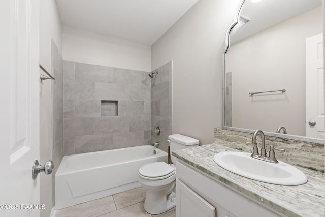 701 S College Road 303, Lafayette, LA 70503