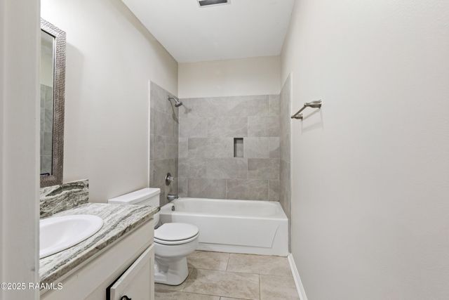 701 S College Road 303, Lafayette, LA 70503