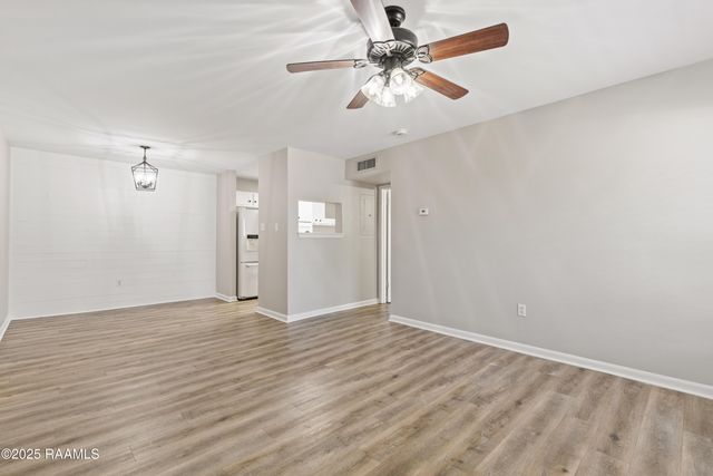 701 S College Road 303, Lafayette, LA 70503