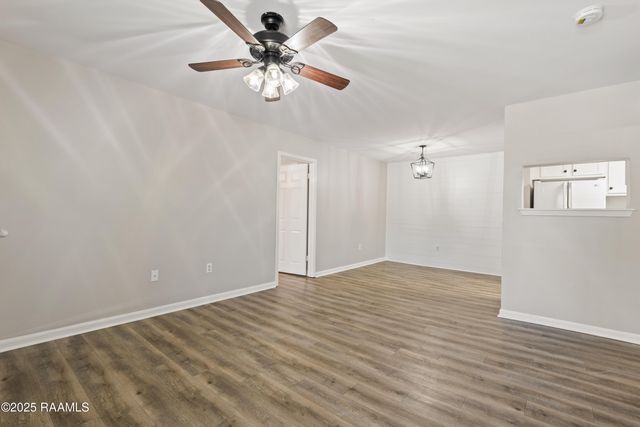 701 S College Road 303, Lafayette, LA 70503