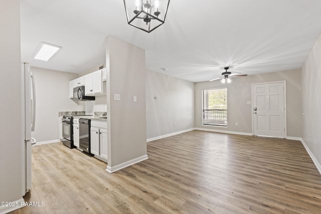 701 S College Road 303, Lafayette, LA 70503