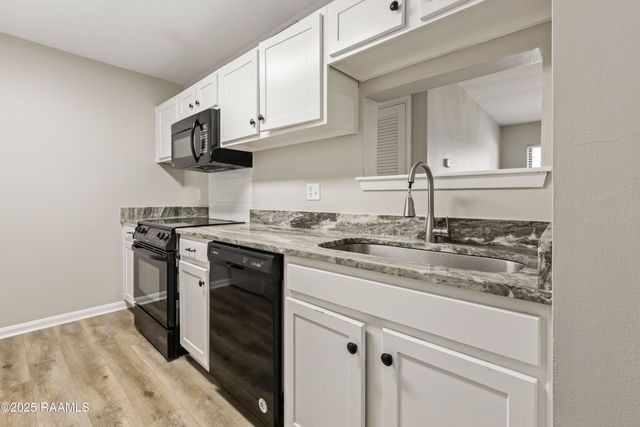 701 S College Road 303, Lafayette, LA 70503