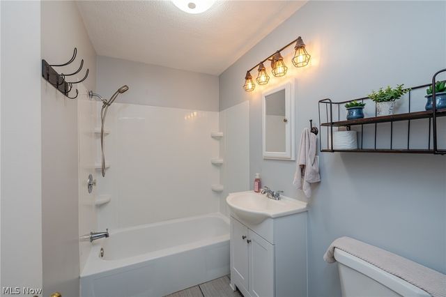 8073 W 130th Street, North Royalton, OH 44133