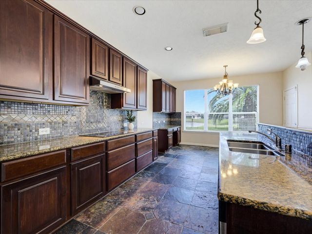 57 Terra Bella Dr, Manvel, TX 77578
