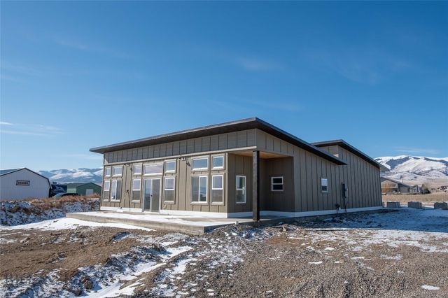 19 Berry Lane, Townsend, MT 59644