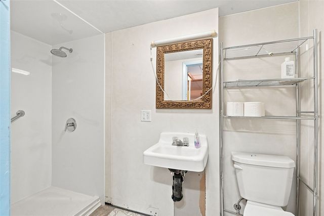 3808 Elmwood Drive NE, Cedar Rapids, IA 52402
