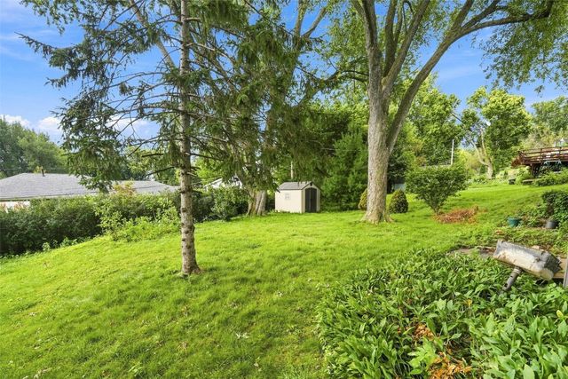 3808 Elmwood Drive NE, Cedar Rapids, IA 52402