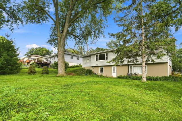 3808 Elmwood Drive NE, Cedar Rapids, IA 52402