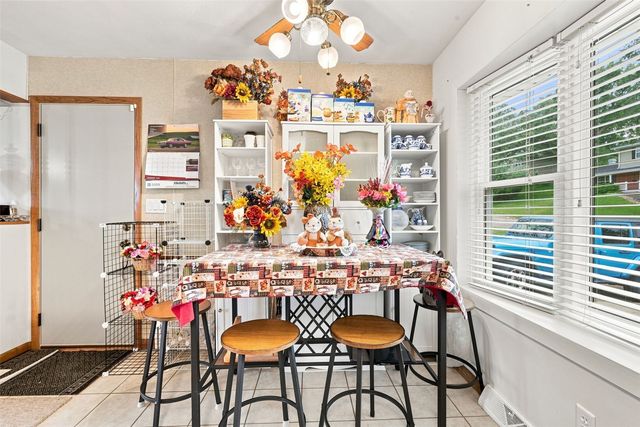 3808 Elmwood Drive NE, Cedar Rapids, IA 52402