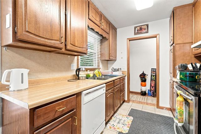 3808 Elmwood Drive NE, Cedar Rapids, IA 52402