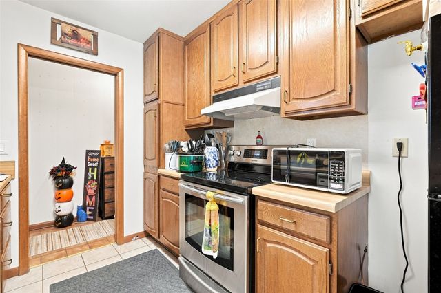 3808 Elmwood Drive NE, Cedar Rapids, IA 52402