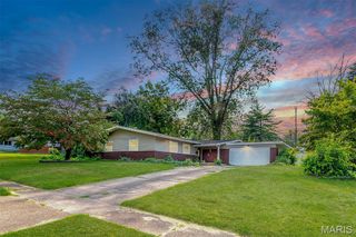 695 Hargrove Lane, Florissant, MO 63033