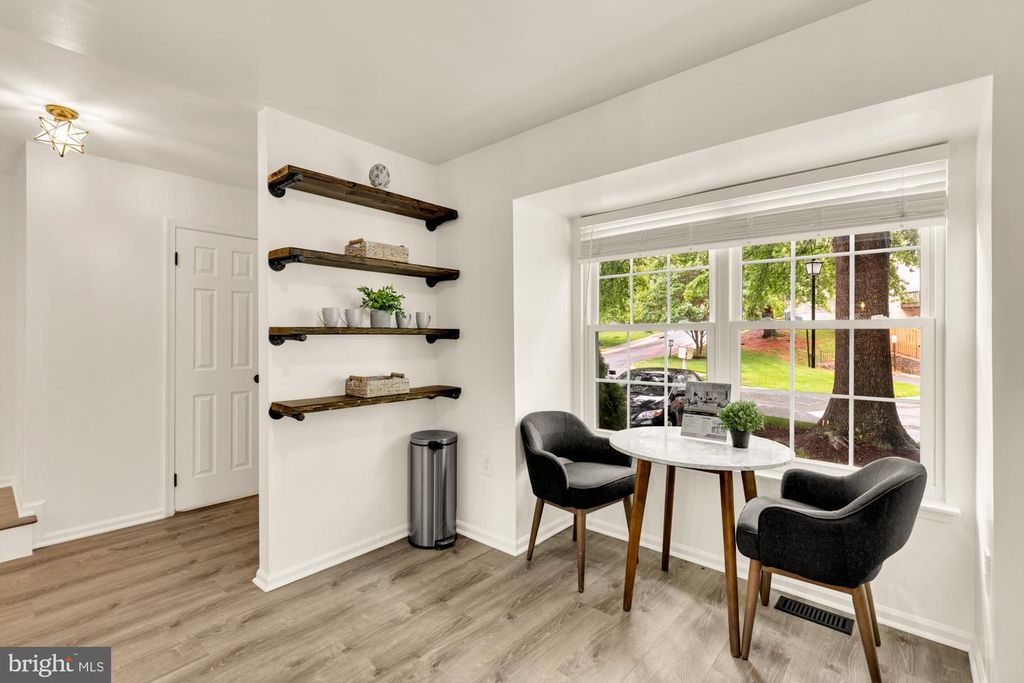 Image 10 of property listing at 19123 GROTTO LN, Germantown, MD 20874