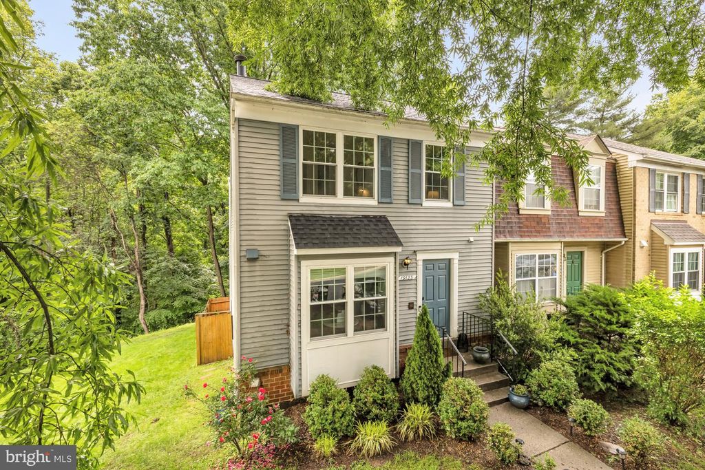 Image 2 of property listing at 19123 GROTTO LN, Germantown, MD 20874
