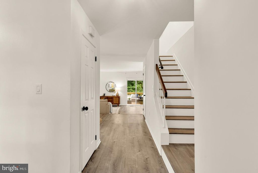 Image 3 of property listing at 19123 GROTTO LN, Germantown, MD 20874