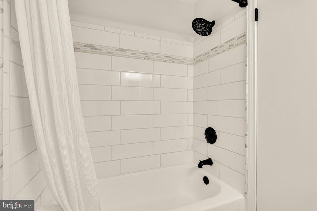 Image 32 of property listing at 19123 GROTTO LN, Germantown, MD 20874