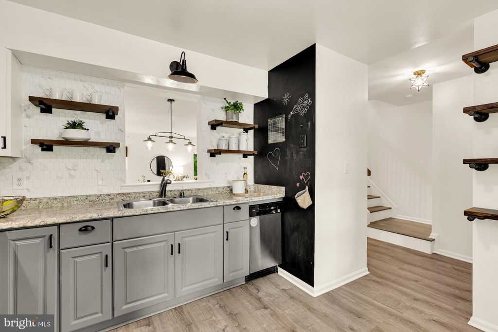 Image 9 of property listing at 19123 GROTTO LN, Germantown, MD 20874