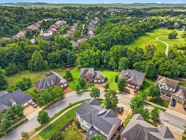 1214 Broadmoor Cir, Franklin, TN 37067