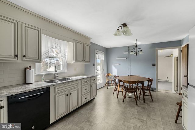 2 ARLIN CIR, Lititz, PA 17543