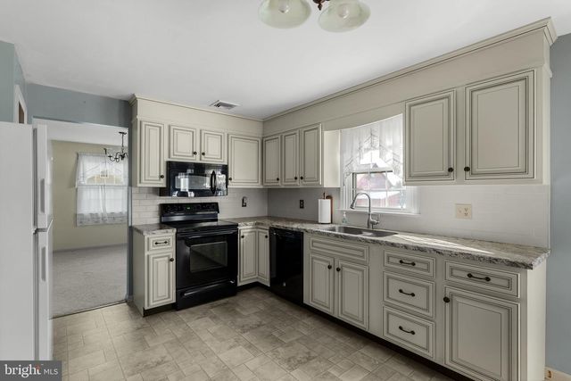 2 ARLIN CIR, Lititz, PA 17543