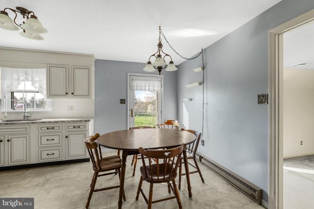 2 ARLIN CIR, Lititz, PA 17543