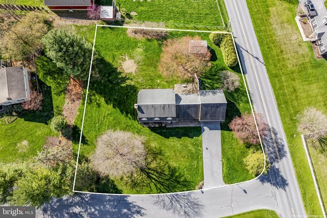2 ARLIN CIR, Lititz, PA 17543