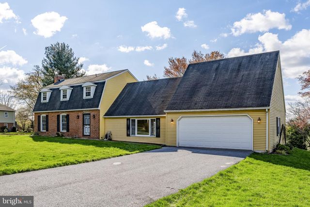 2 ARLIN CIR, Lititz, PA 17543