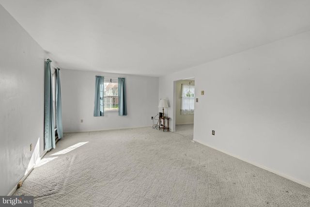 2 ARLIN CIR, Lititz, PA 17543