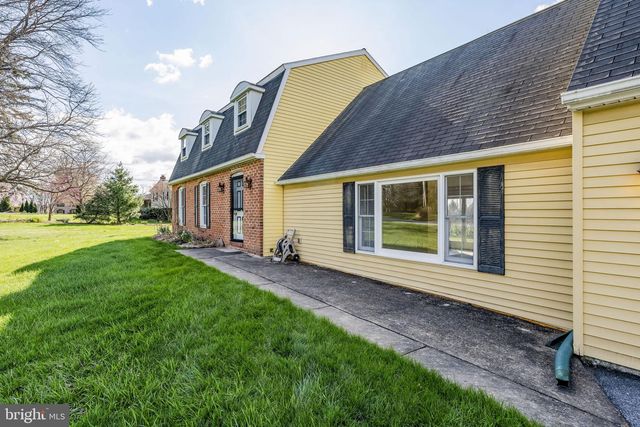 2 ARLIN CIR, Lititz, PA 17543