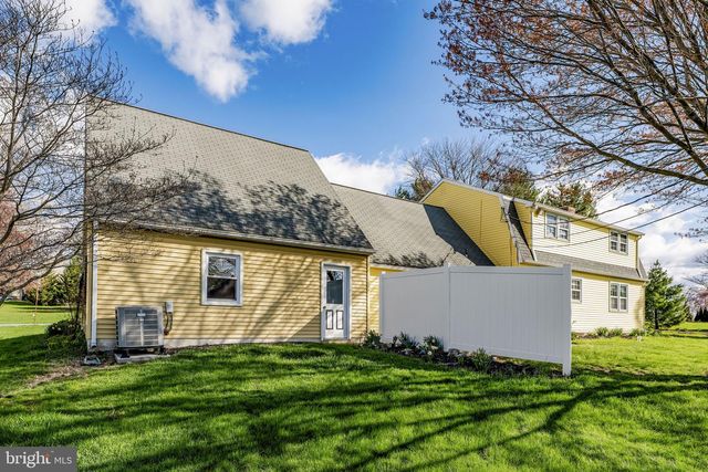 2 ARLIN CIR, Lititz, PA 17543