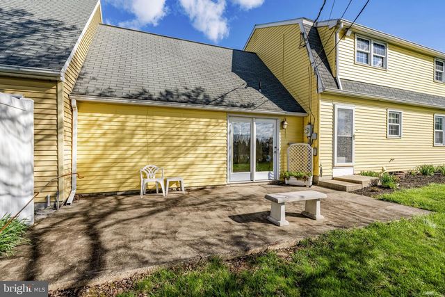 2 ARLIN CIR, Lititz, PA 17543